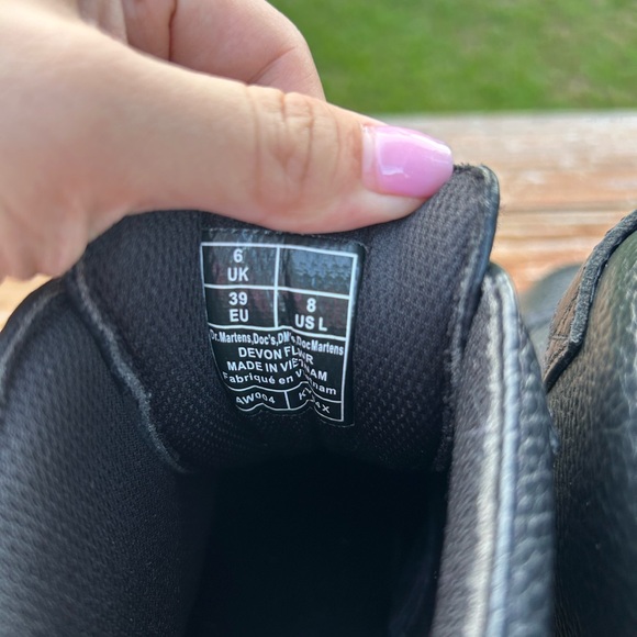 Dr. Martens Devon Flower Black Milled Nappa Boots Women Size 8 - Picture 6 of 9